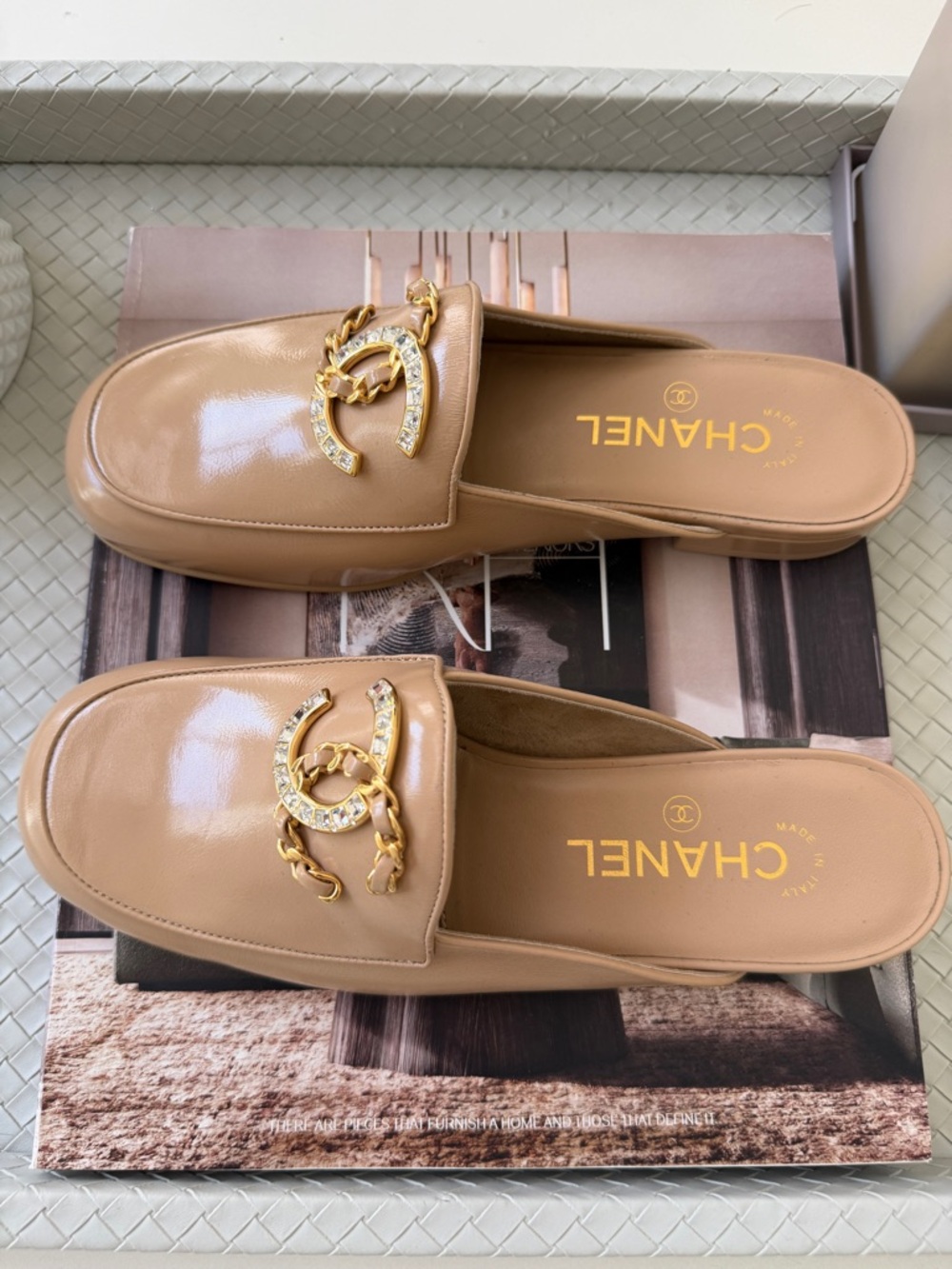 CHANEL GOLD CC LOGO WITH CRYSTALS CHAIN GOLD BEIGE NUDE PATENT LEATHER MULE 36.5 - Picture 12 of 17